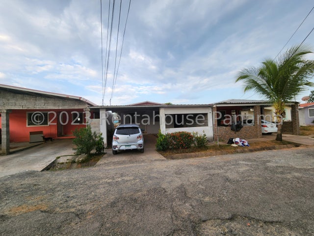 Venta de Casa en Res Villa del Carmen , La Chorrera 24gc3984